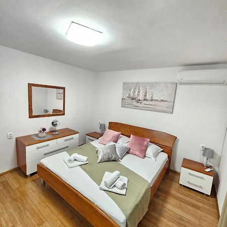 Apartments Iva Макарська Екстер'єр фото