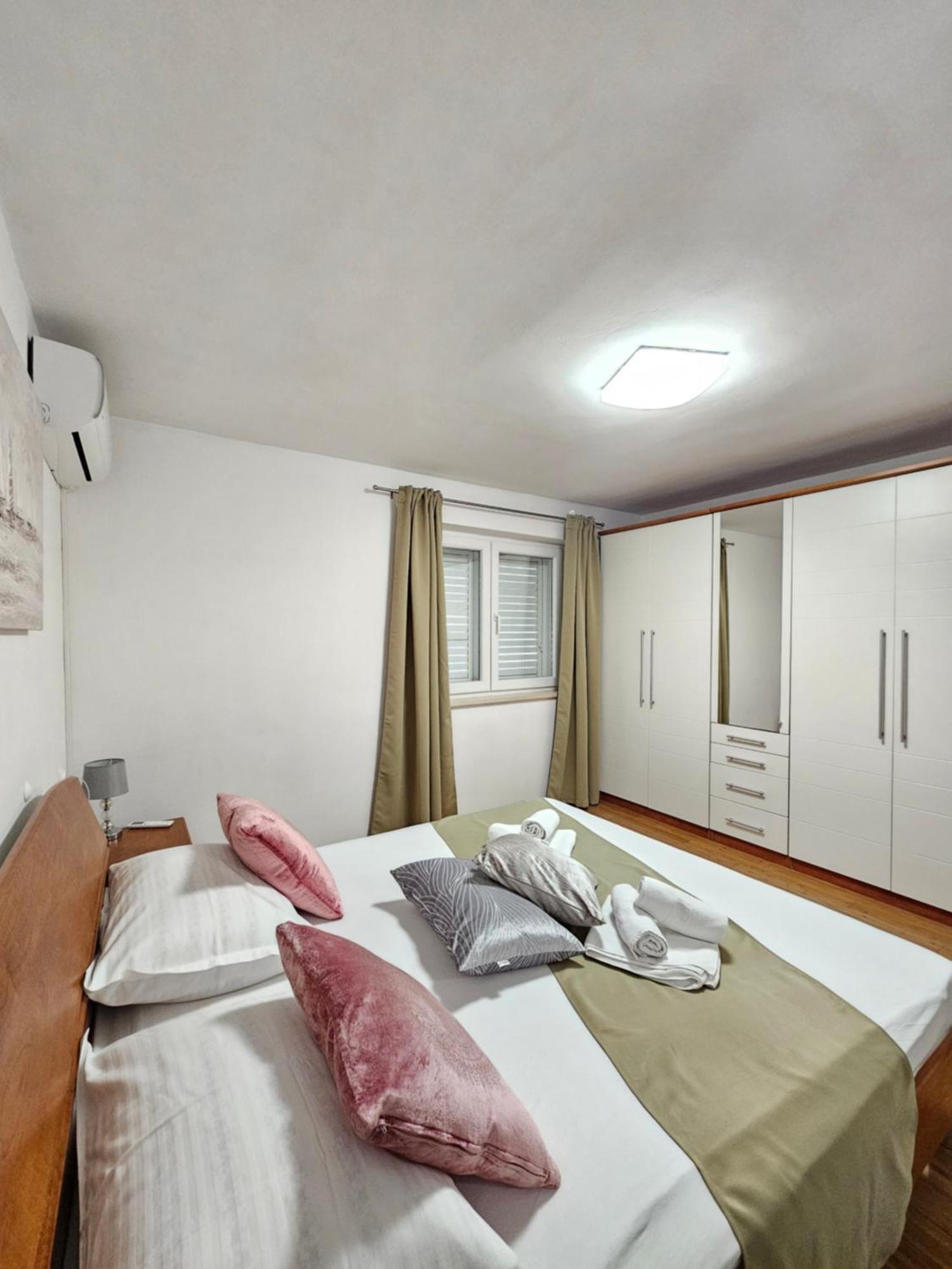 Apartments Iva Макарська Екстер'єр фото