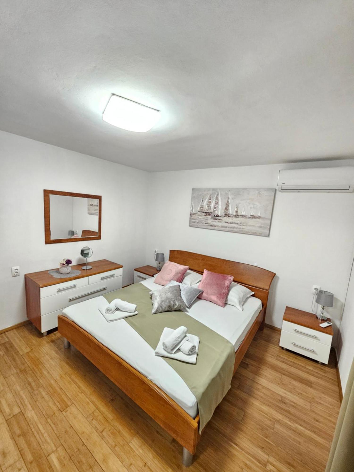 Apartments Iva Макарська Екстер'єр фото